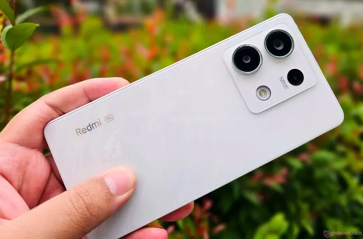 Xiaomi Redmi Note 13 Pro demonstrando capacidade de fotografia noturna com câmera de 200MP